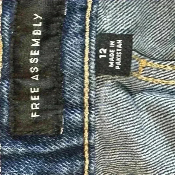 NWT Free Assembly Women’s Shorts Size 12. Cut Off. Dark Wash. - Picture 6 of 6